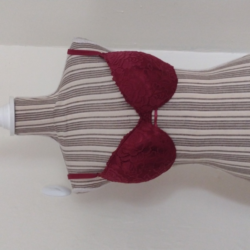 Marilyn Monroe Burgundy Lace Covered Push Up Bra Size 38C